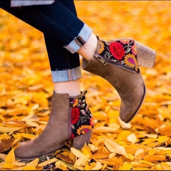 ‘Jaclyn’ Embroidered Booties - Picture 6 of 6